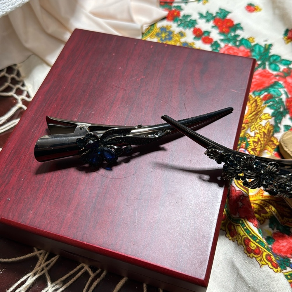 Hair clips